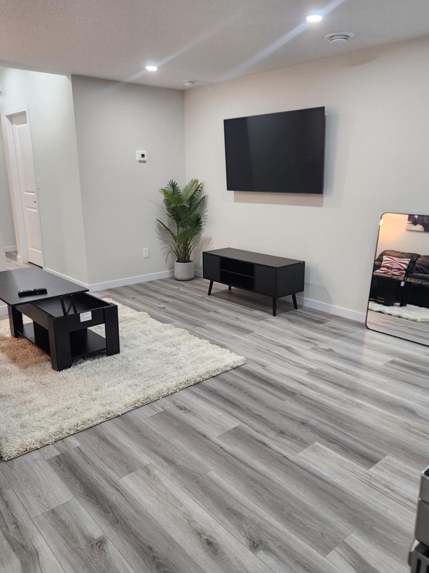 Trendy 2-Bed Oasis Awaits! Lejlighed YYC Eksteriør billede