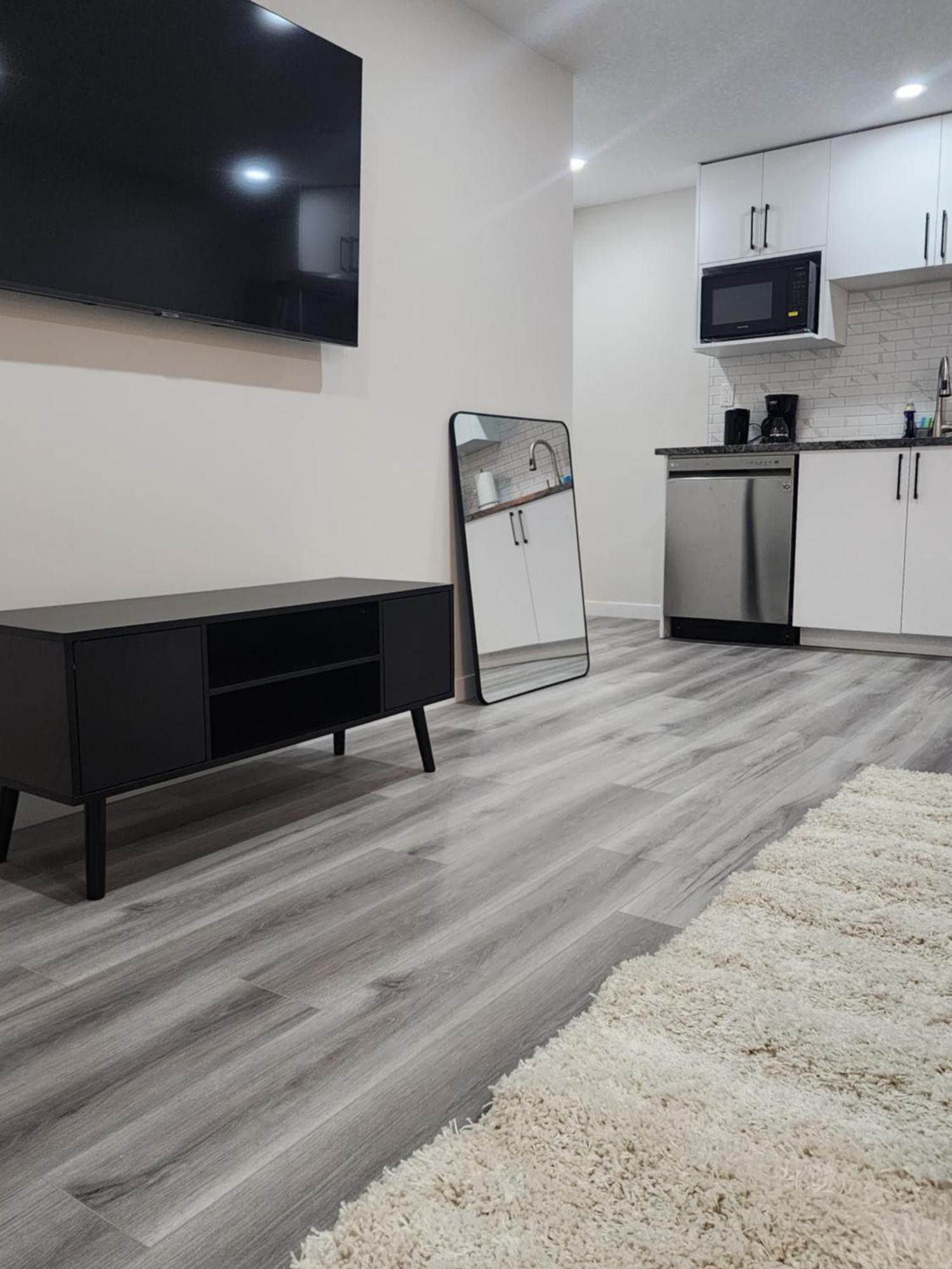 Trendy 2-Bed Oasis Awaits! Lejlighed YYC Eksteriør billede