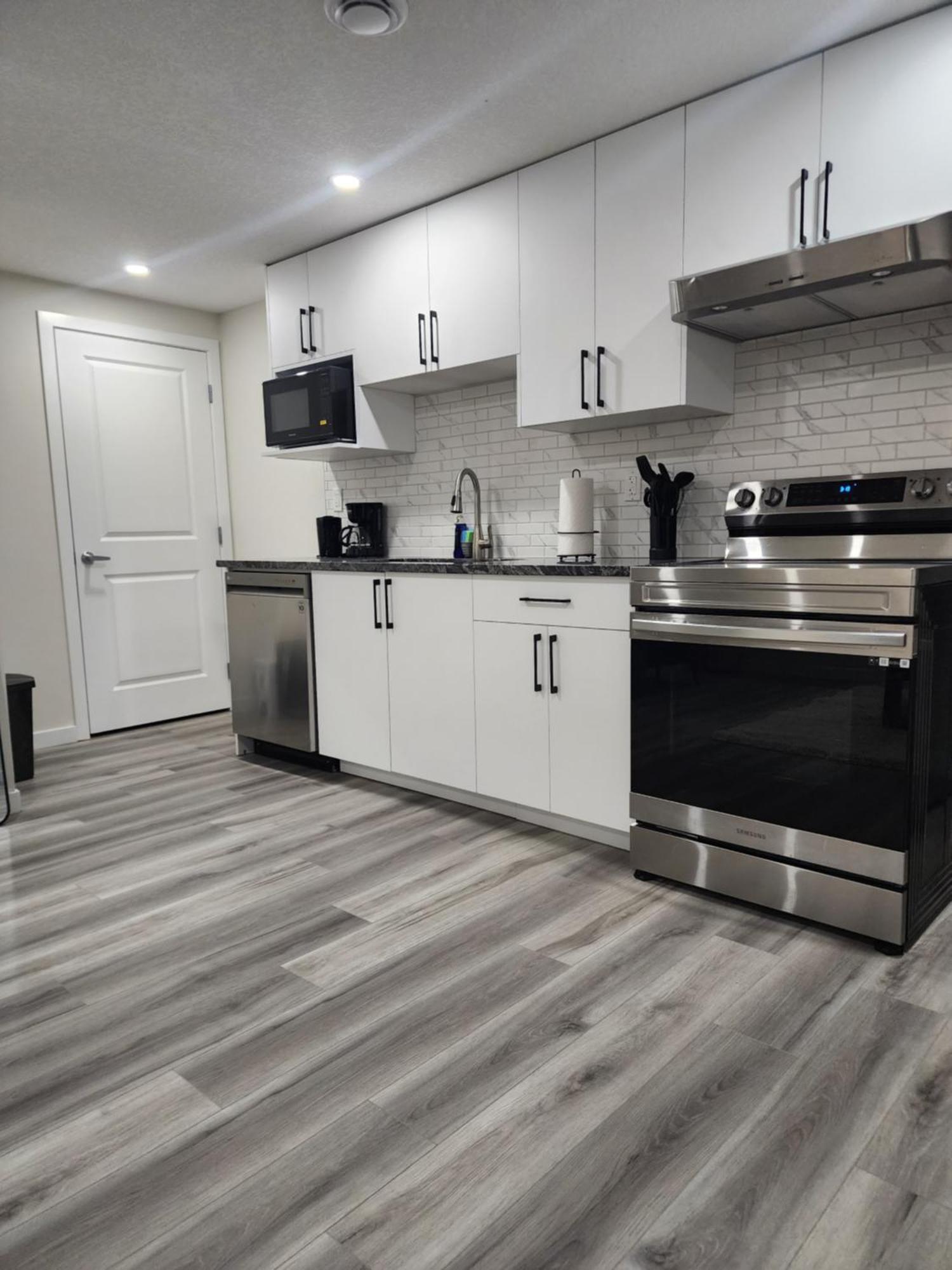 Trendy 2-Bed Oasis Awaits! Lejlighed YYC Eksteriør billede